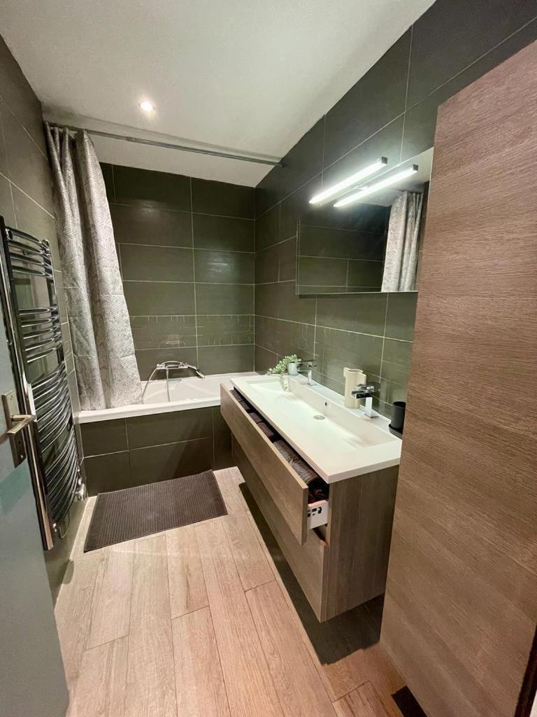 Le Cocon Art Deco Apartment Caluire-et-Cuire Luaran gambar